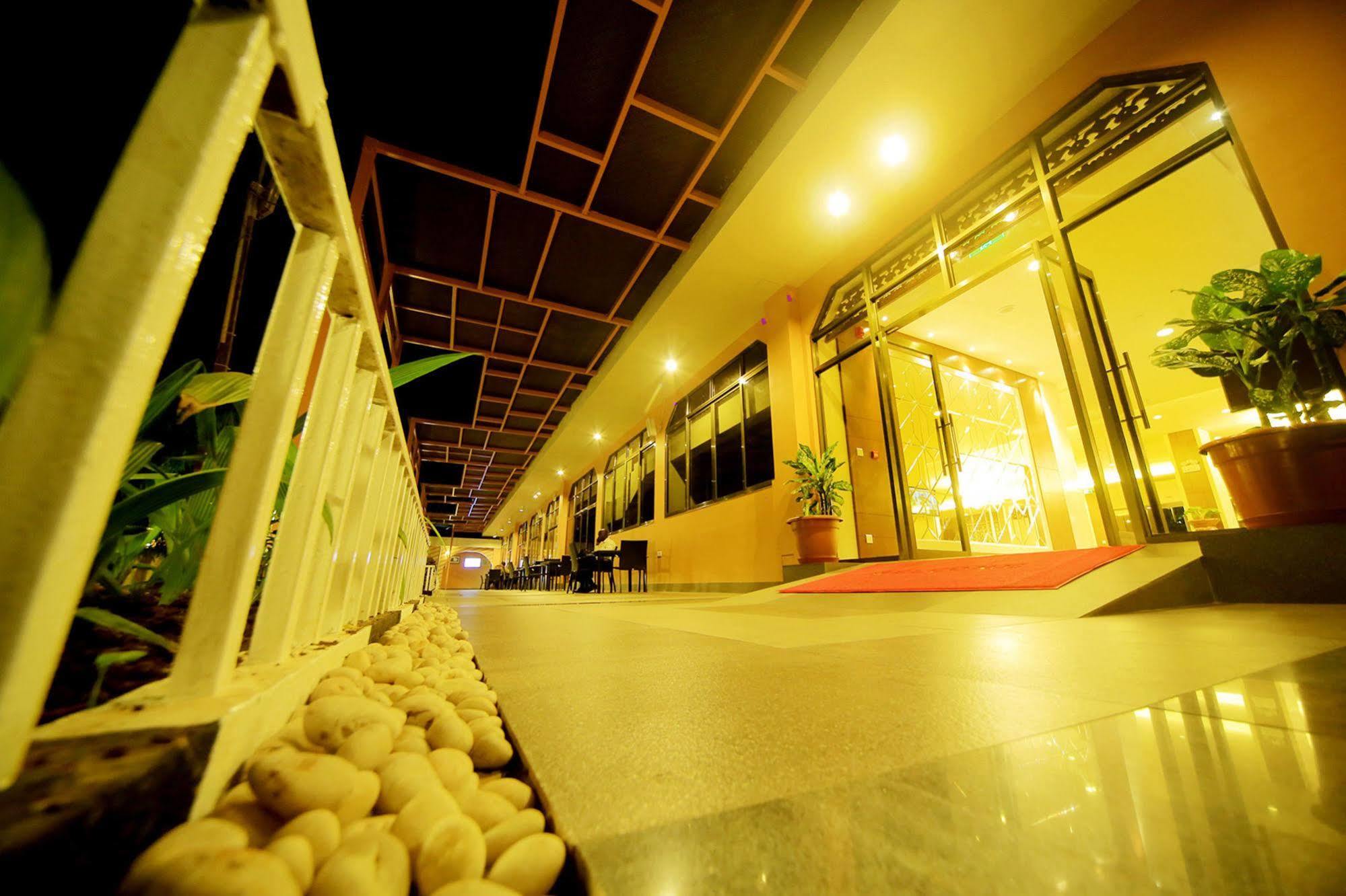 Hotel Africana Kampala Exterior photo